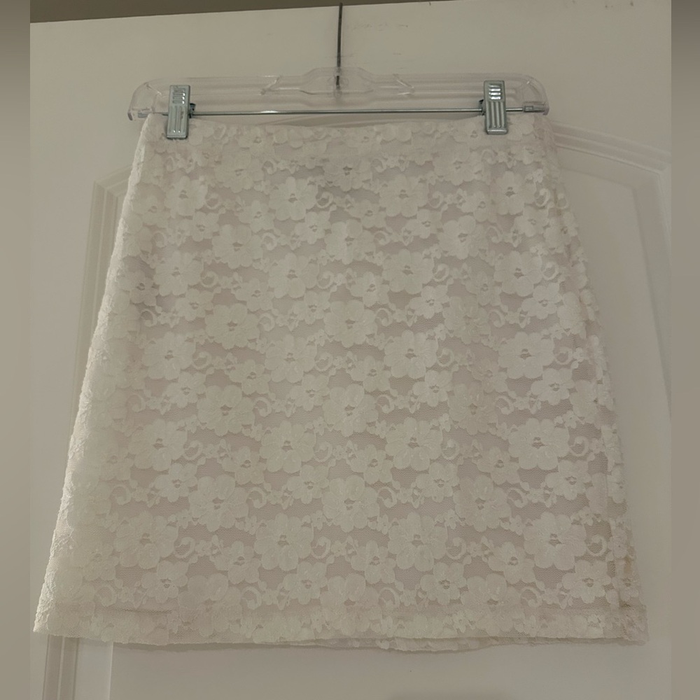 Forever 21 Cream Lace Skirt